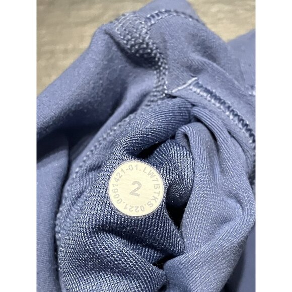 Women’s Lululemon Align Short 8" Blue Size 2 - Picture 2 of 2